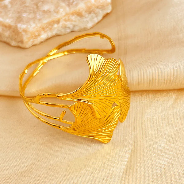 Elegant Hawaiian Leaf Bracelet