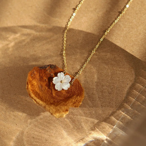 Sweet White Flower Necklace