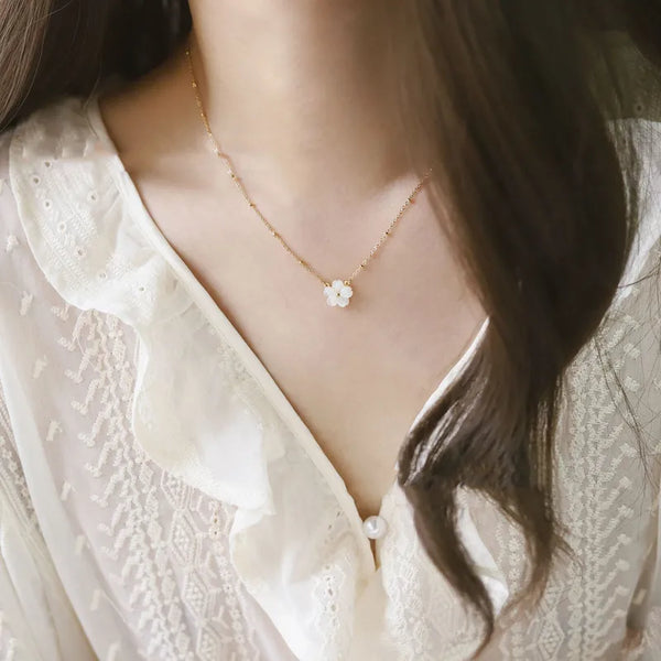 Sweet White Flower Necklace