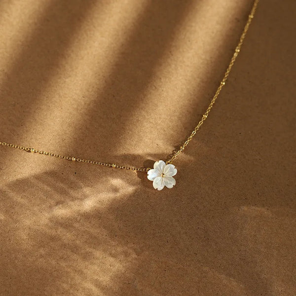 Sweet White Flower Necklace